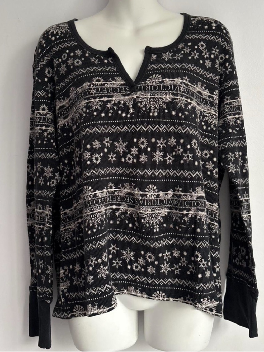 Victoria's Secret Black & Cream Snowflake Thermal Top